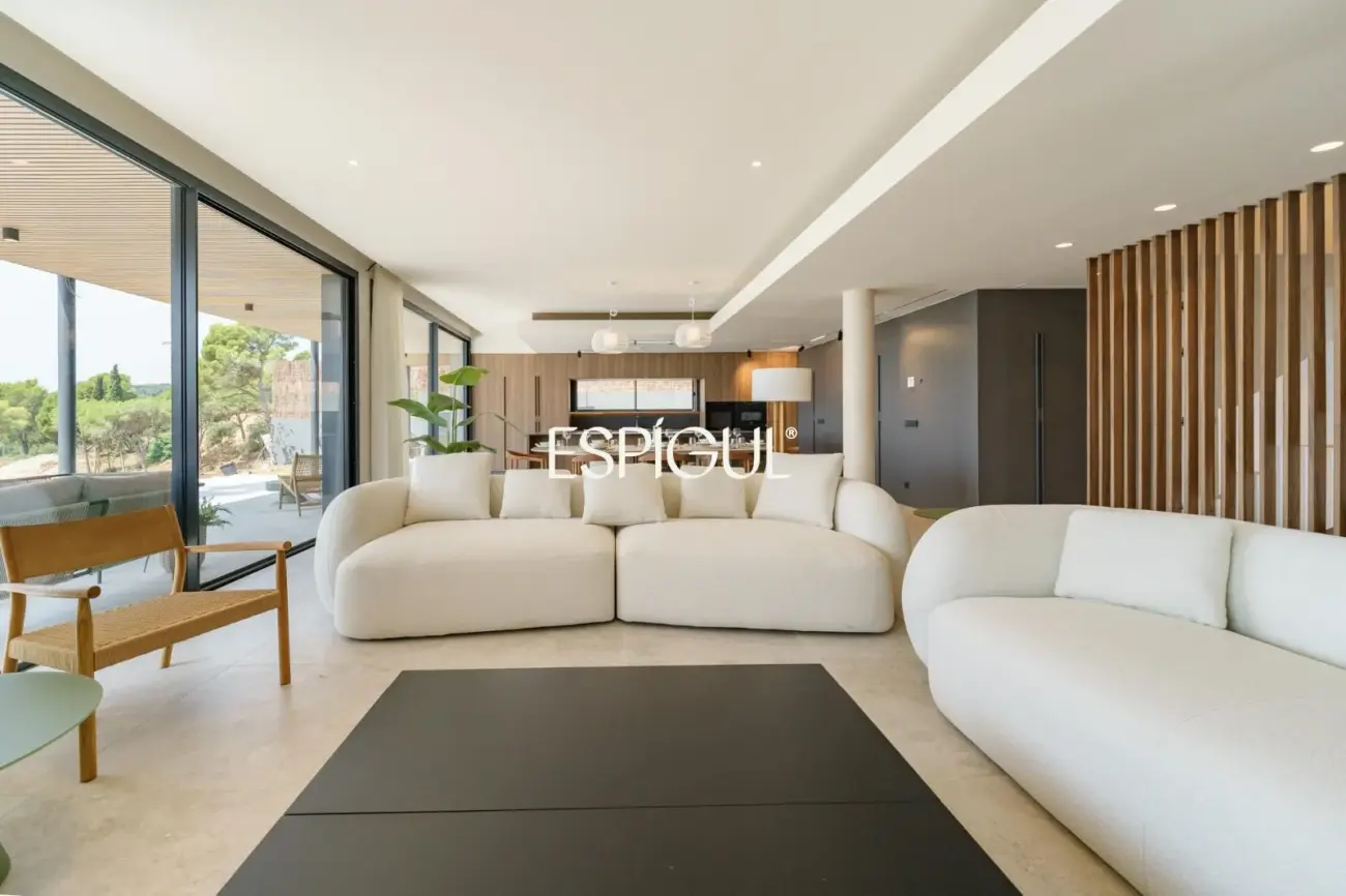 Luxe amb vistes al mar: Exclusives cases d’obra nova amb piscina a Llavaneres