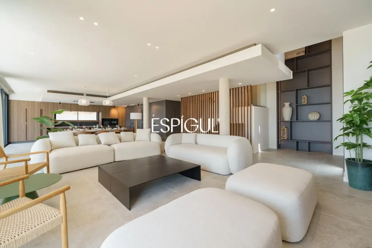 Luxe amb vistes al mar: Exclusives cases d’obra nova amb piscina a Llavaneres