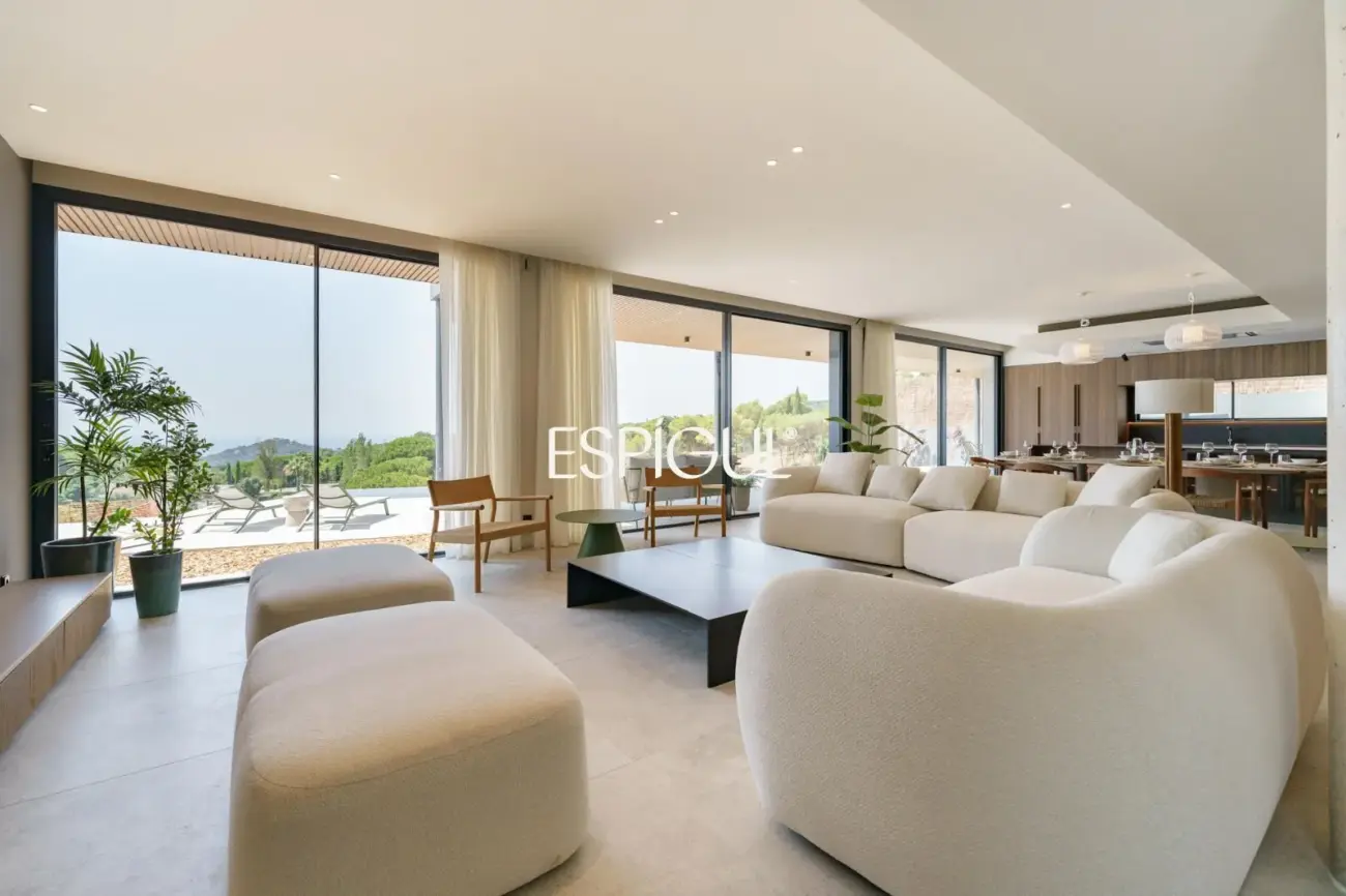 Luxe amb vistes al mar: Exclusives cases d’obra nova amb piscina a Llavaneres