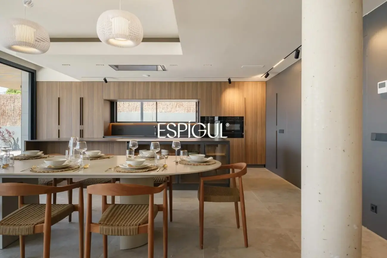 Luxe amb vistes al mar: Exclusives cases d’obra nova amb piscina a Llavaneres