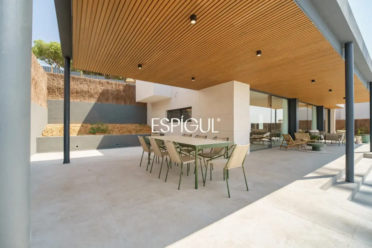 Luxe amb vistes al mar: Exclusives cases d’obra nova amb piscina a Llavaneres