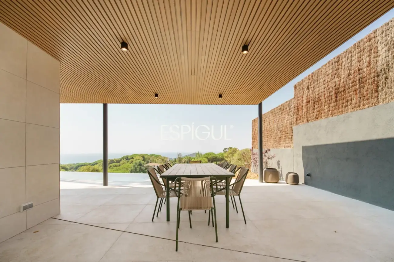 Luxe amb vistes al mar: Exclusives cases d’obra nova amb piscina a Llavaneres