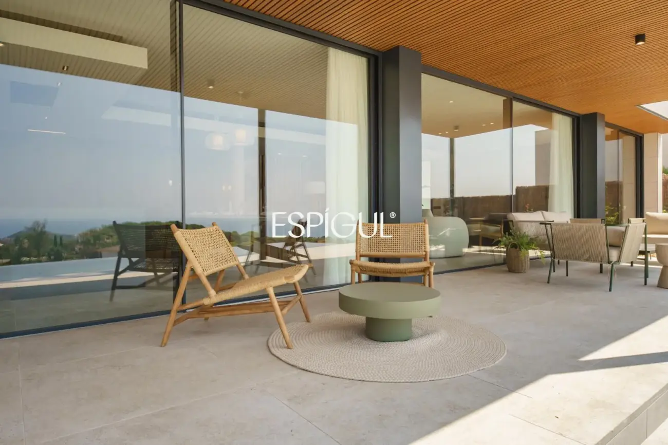 Luxe amb vistes al mar: Exclusives cases d’obra nova amb piscina a Llavaneres