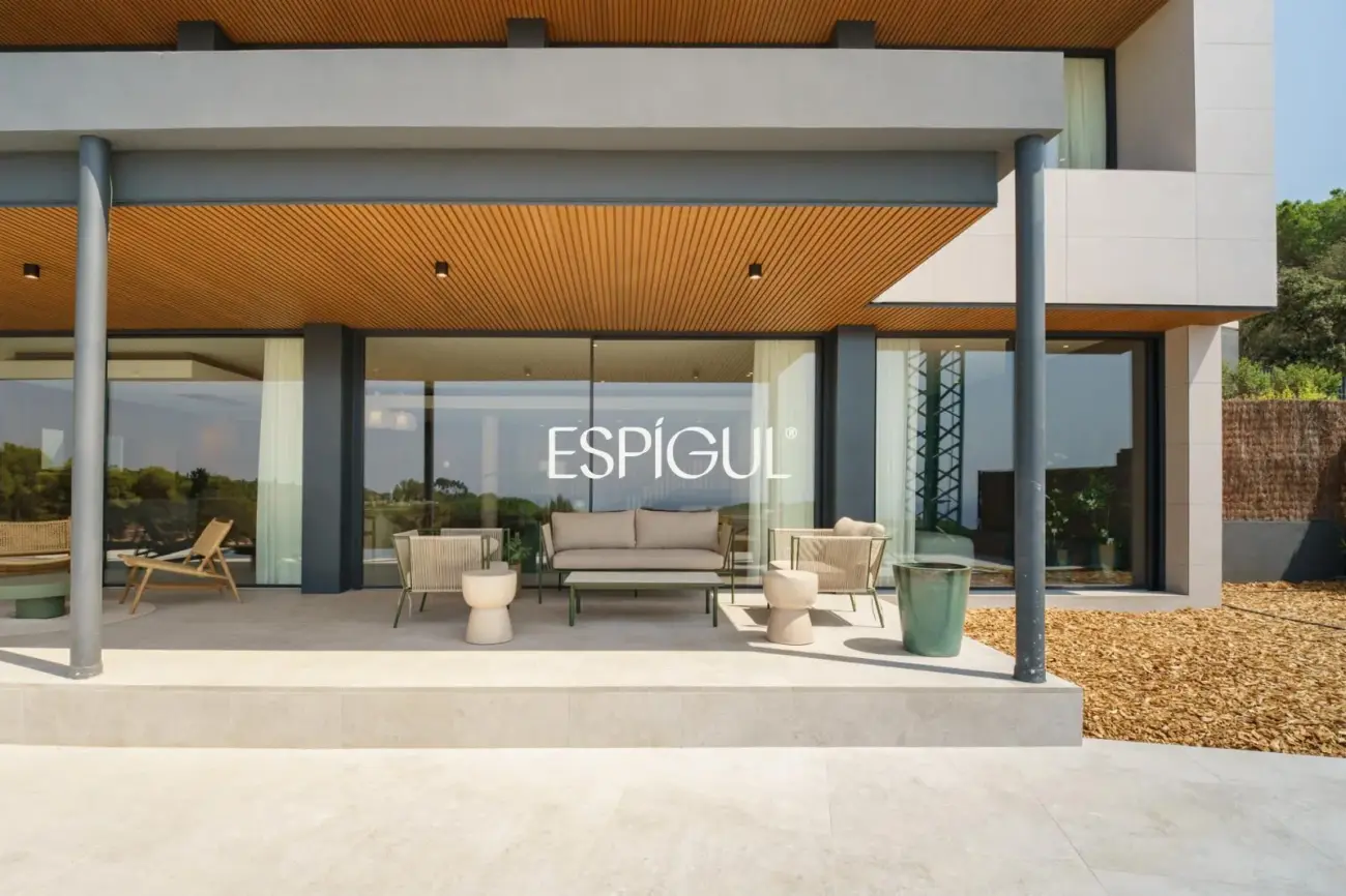 Luxe amb vistes al mar: Exclusives cases d’obra nova amb piscina a Llavaneres
