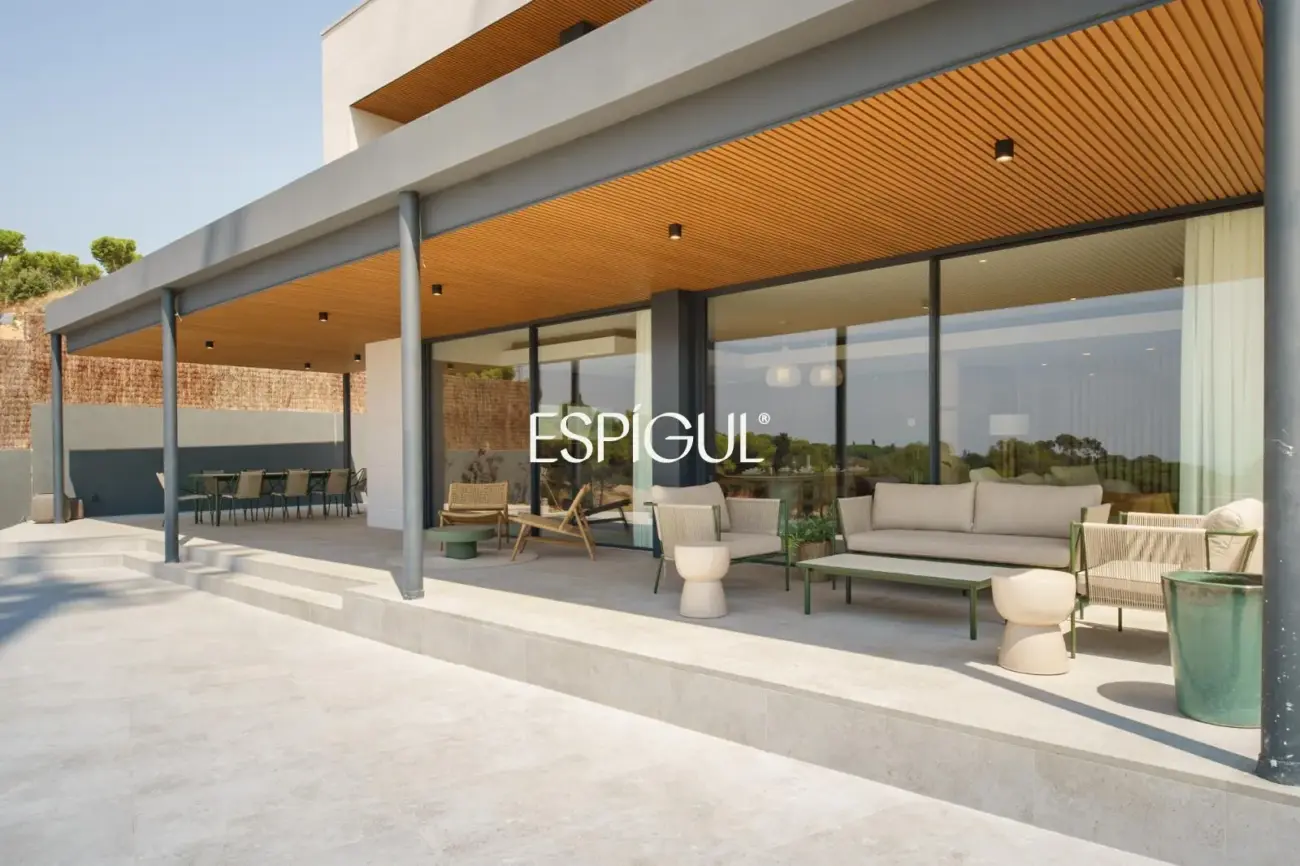 Luxe amb vistes al mar: Exclusives cases d’obra nova amb piscina a Llavaneres