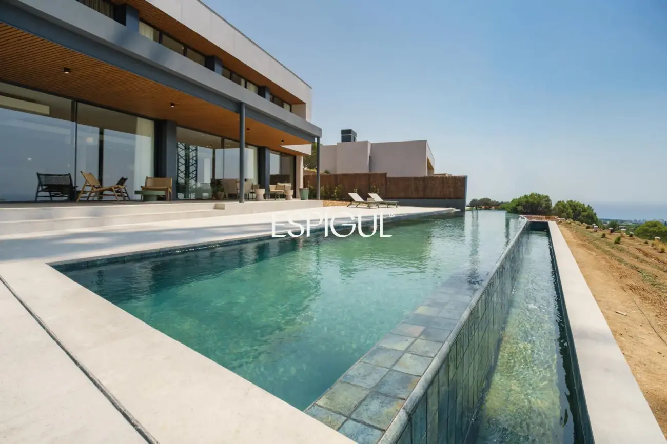 Luxe amb vistes al mar: Exclusives cases d’obra nova amb piscina a Llavaneres