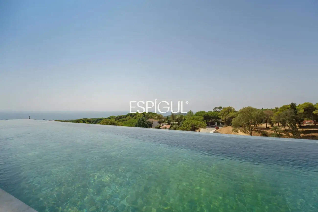 Luxe amb vistes al mar: Exclusives cases d’obra nova amb piscina a Llavaneres
