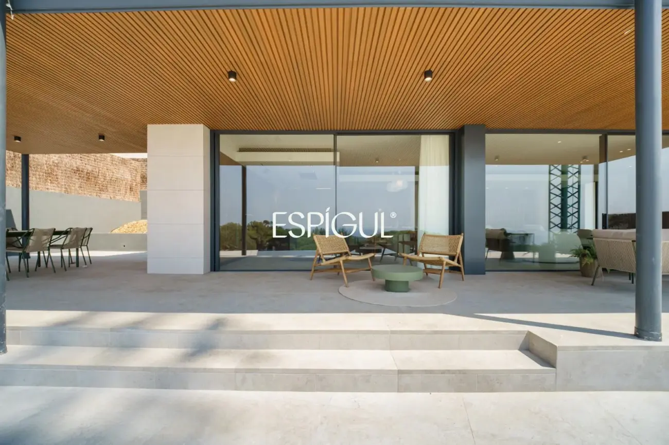 Luxe amb vistes al mar: Exclusives cases d’obra nova amb piscina a Llavaneres