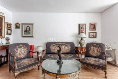 Apartment to renovate in Ortega y Gasset with garage and storage room