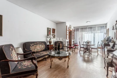 Apartment to renovate in Ortega y Gasset with garage and storage room