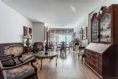 Apartment to renovate in Ortega y Gasset with garage and storage room