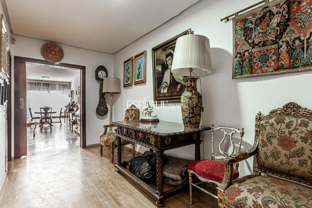 Apartment to renovate in Ortega y Gasset with garage and storage room