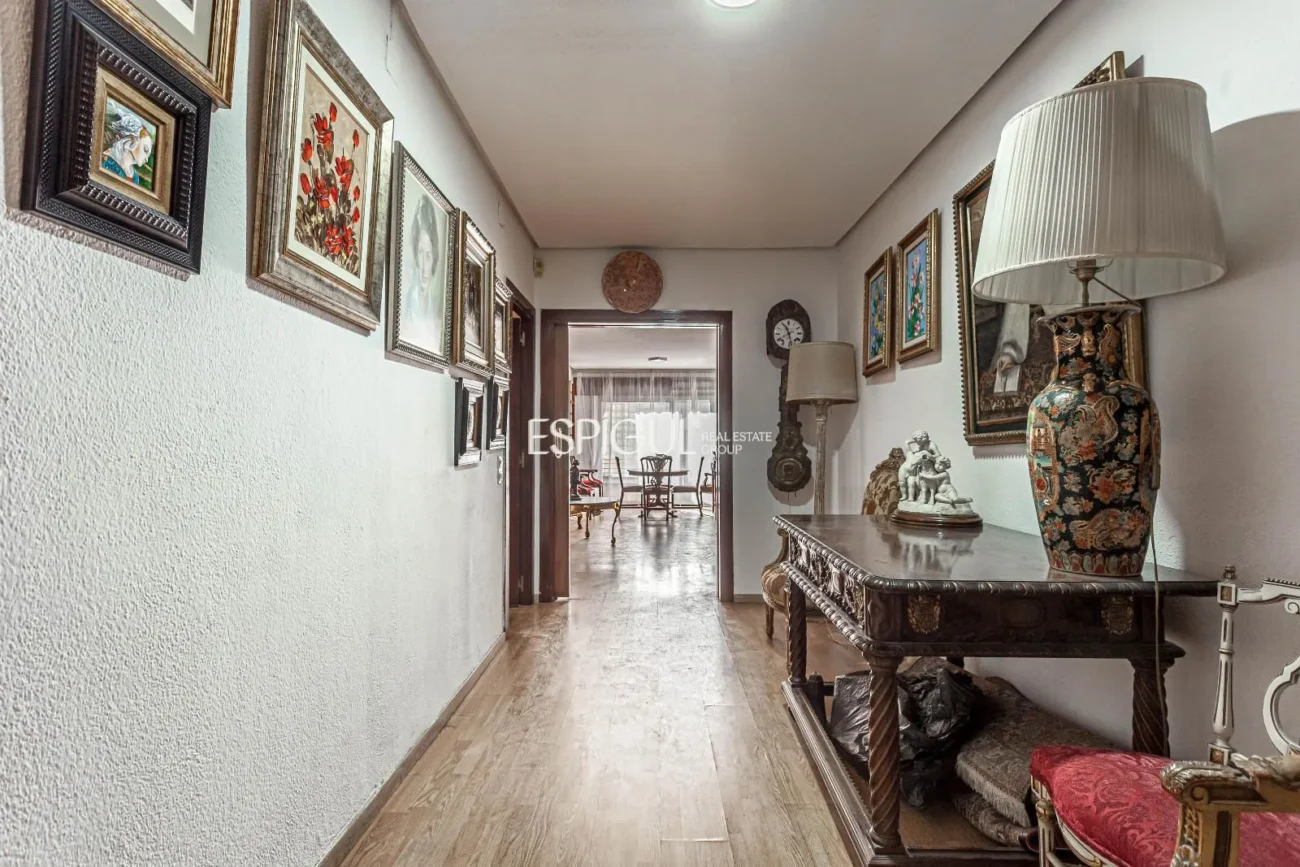 Apartment to renovate in Ortega y Gasset with garage and storage room