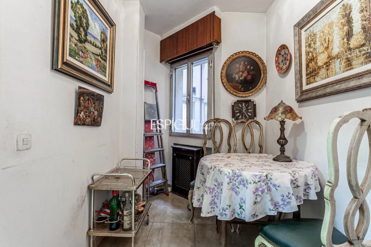 Apartment to renovate in Ortega y Gasset with garage and storage room