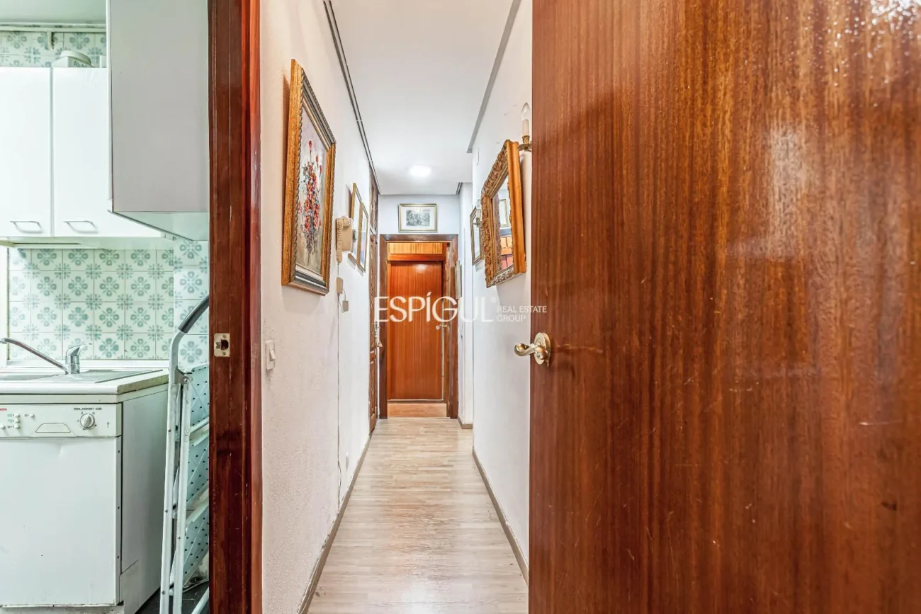 Apartment to renovate in Ortega y Gasset with garage and storage room