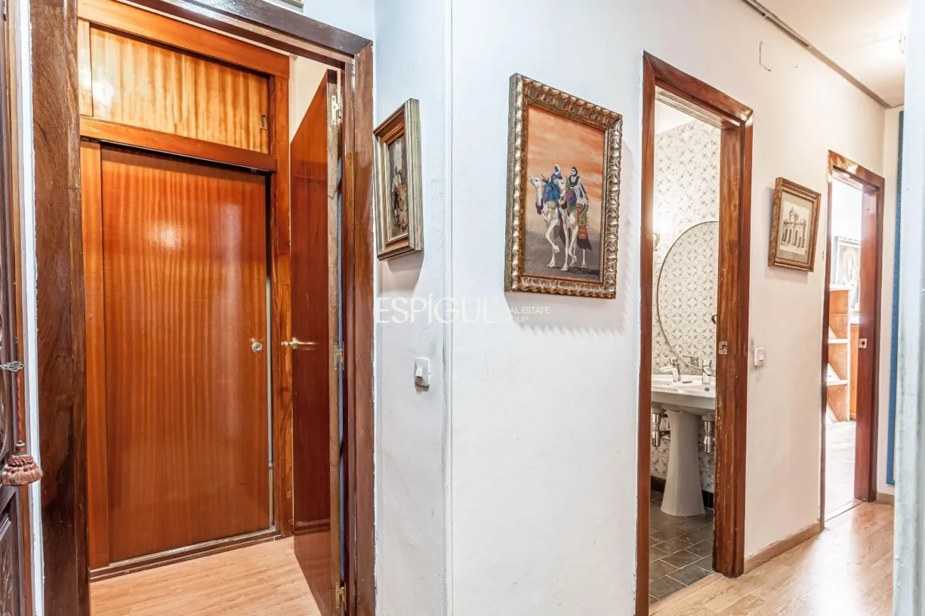 Apartment to renovate in Ortega y Gasset with garage and storage room