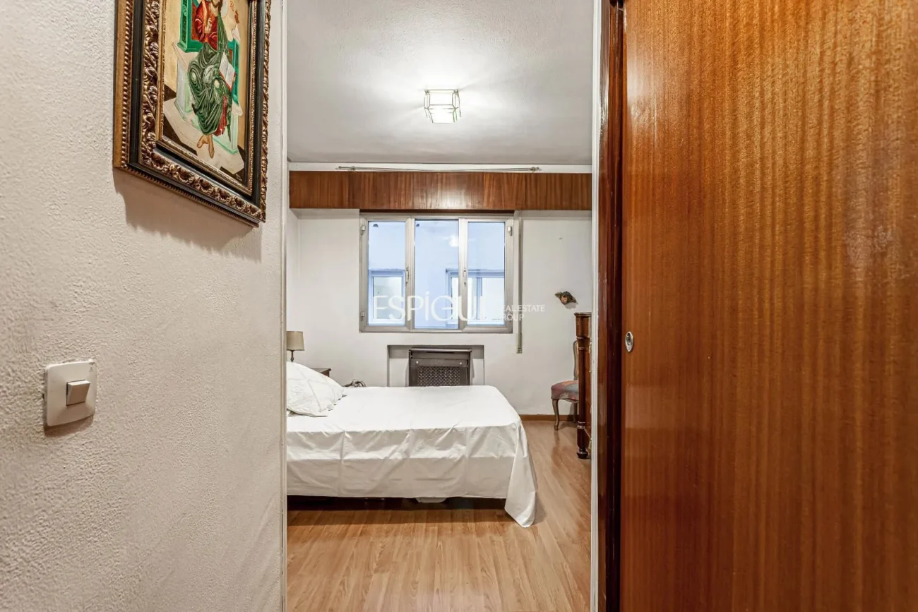 Apartment to renovate in Ortega y Gasset with garage and storage room