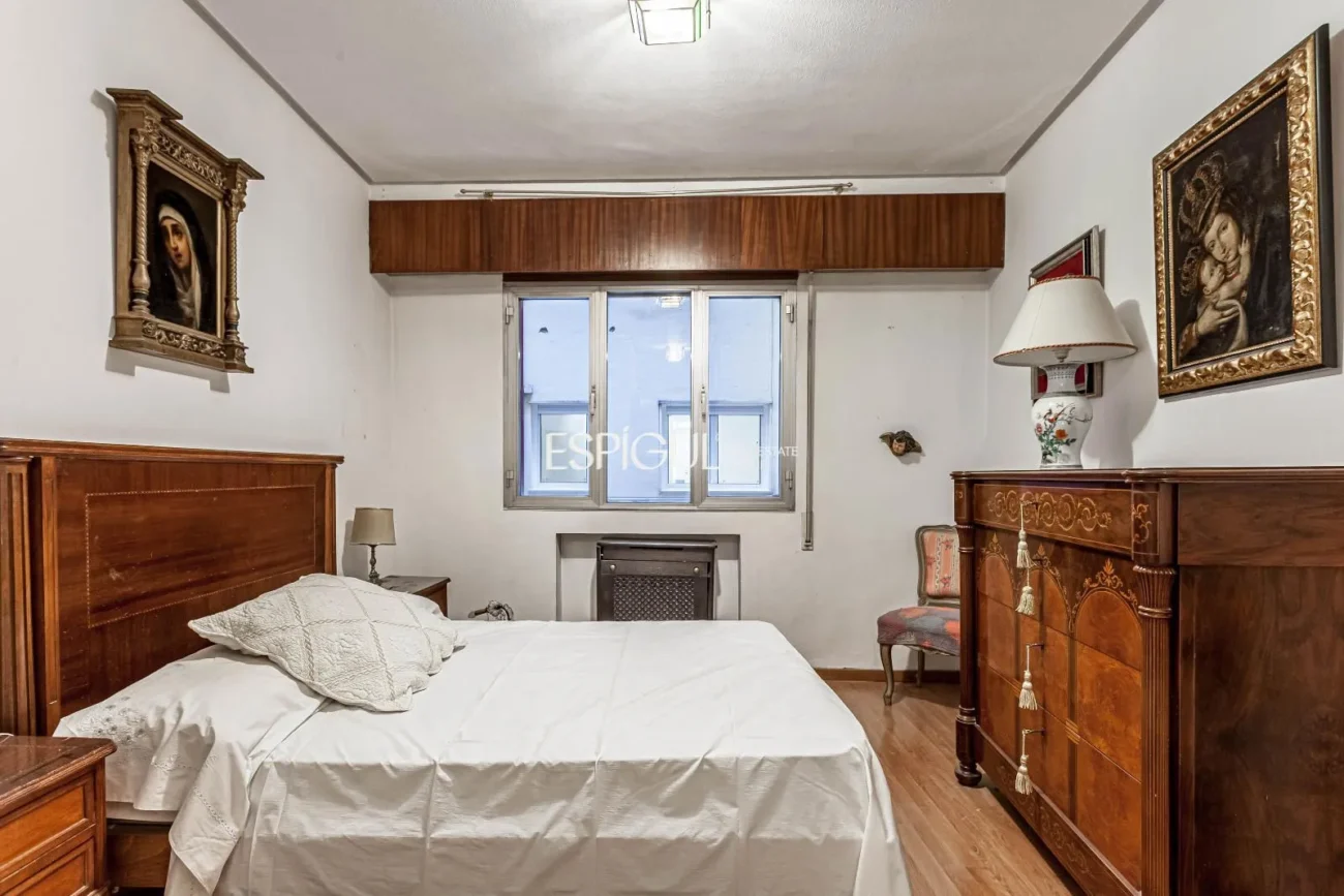 Apartment to renovate in Ortega y Gasset with garage and storage room