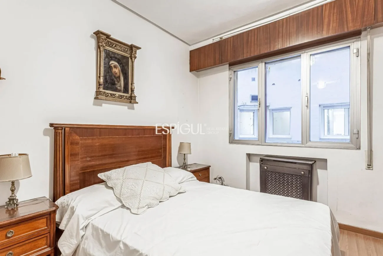 Apartment to renovate in Ortega y Gasset with garage and storage room