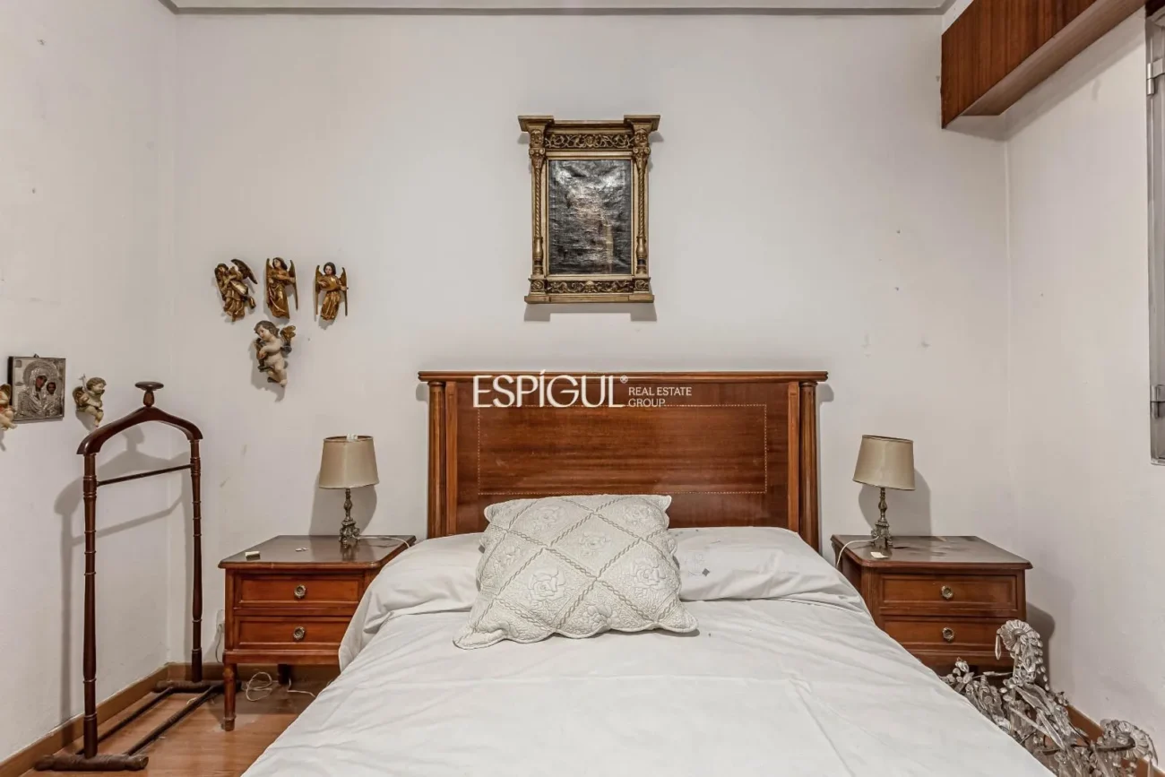 Apartment to renovate in Ortega y Gasset with garage and storage room