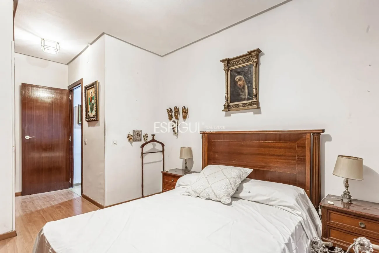 Apartment to renovate in Ortega y Gasset with garage and storage room