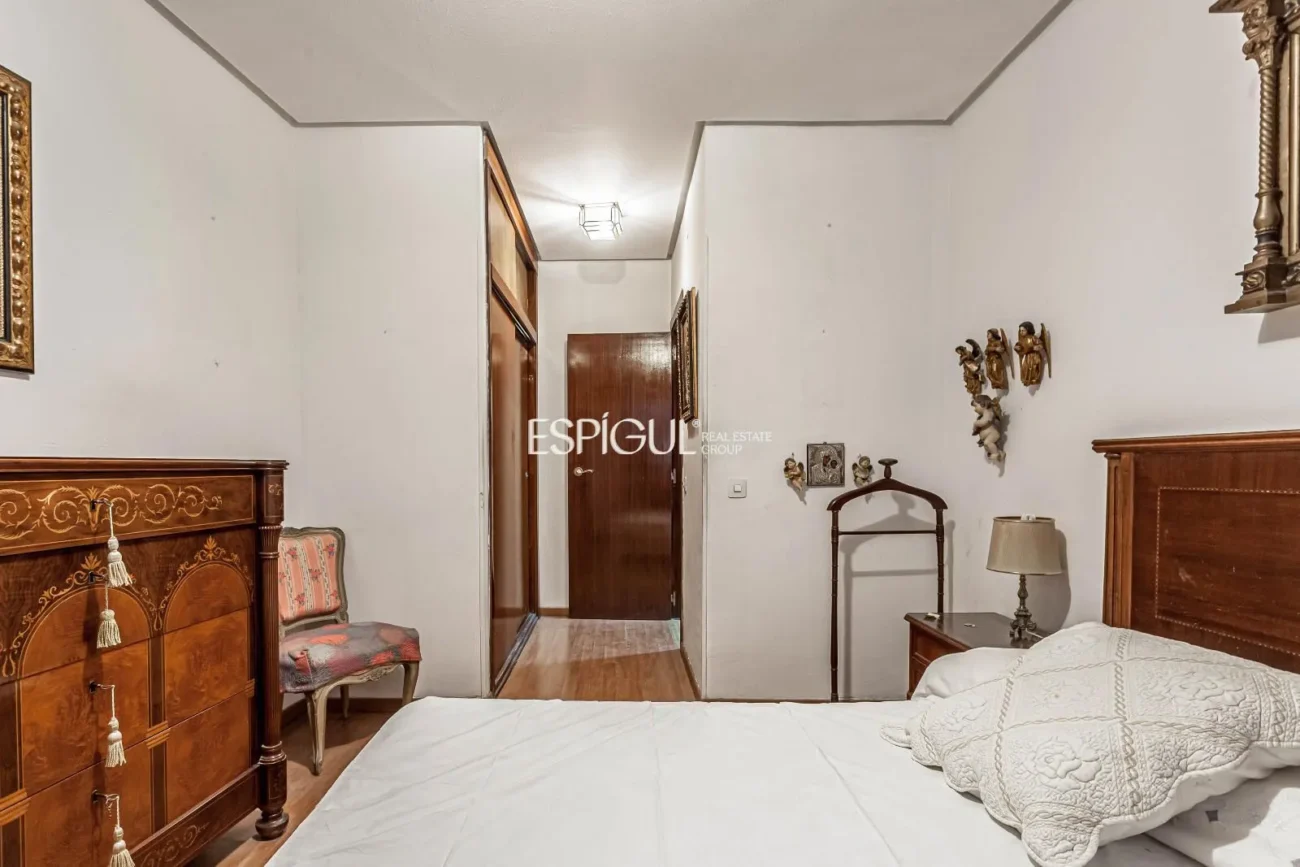 Apartment to renovate in Ortega y Gasset with garage and storage room