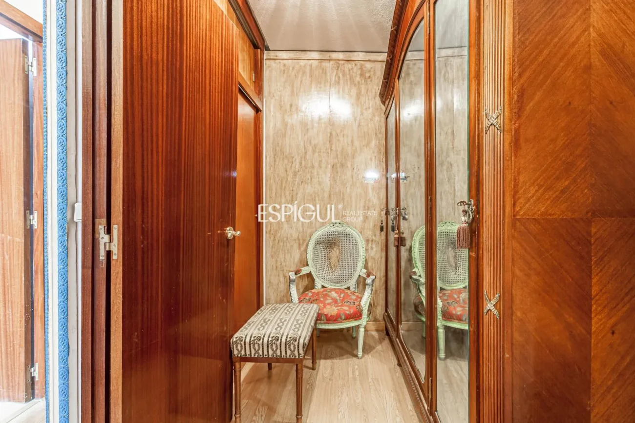 Apartment to renovate in Ortega y Gasset with garage and storage room