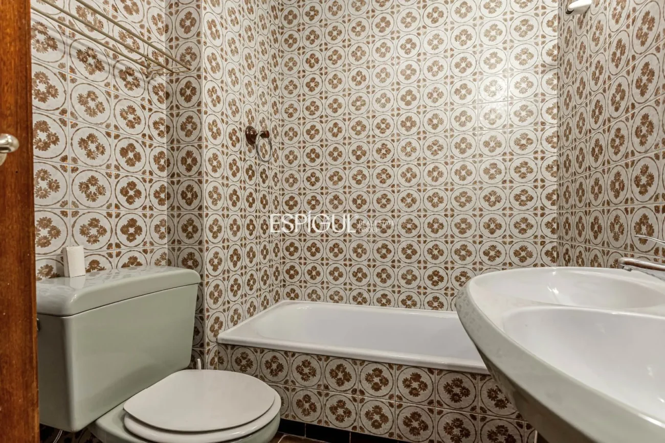 Apartment to renovate in Ortega y Gasset with garage and storage room