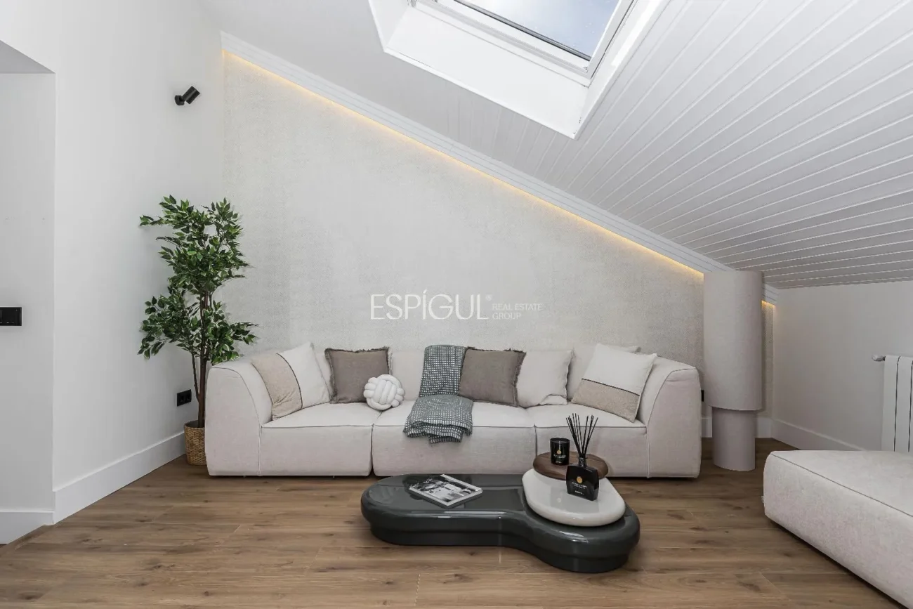 Duplex apartment with terrace on Calle Barquillo, Chueca-Justicia