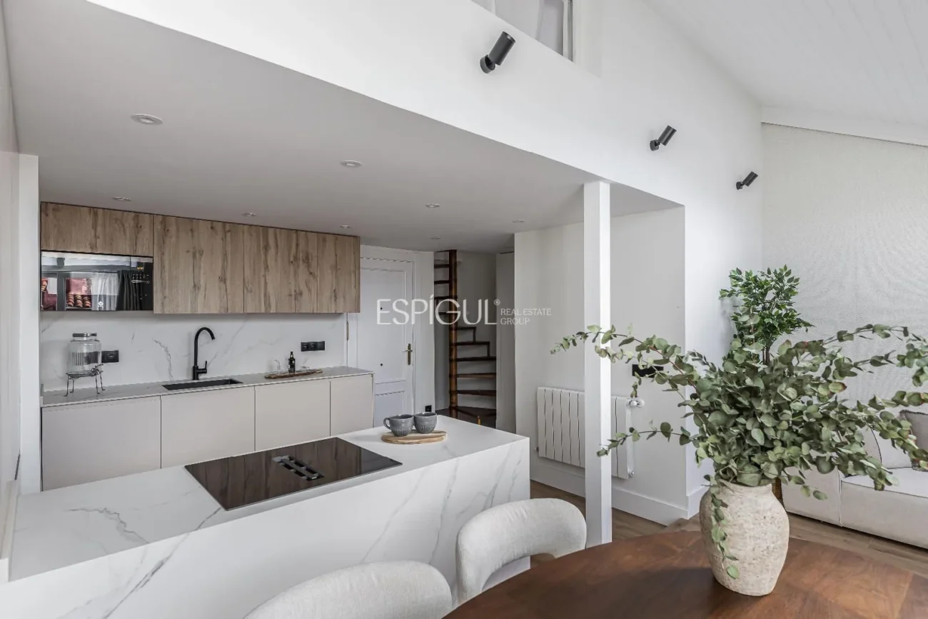 Duplex apartment with terrace on Calle Barquillo, Chueca-Justicia