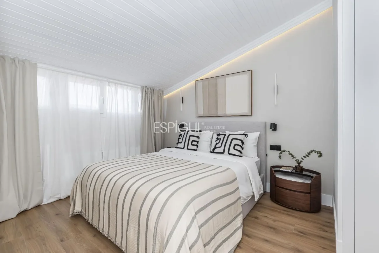 Duplex apartment with terrace on Calle Barquillo, Chueca-Justicia