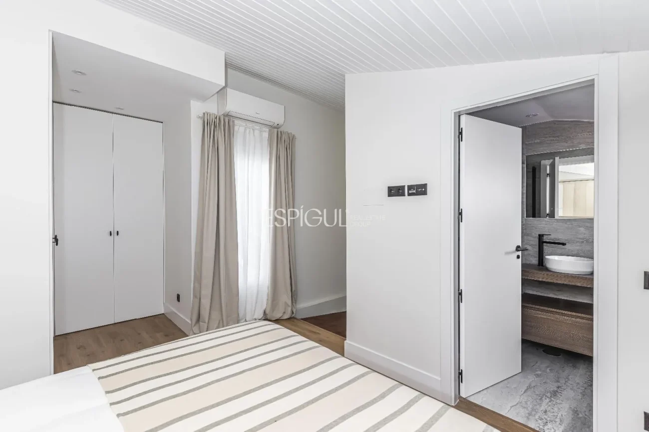 Duplex apartment with terrace on Calle Barquillo, Chueca-Justicia