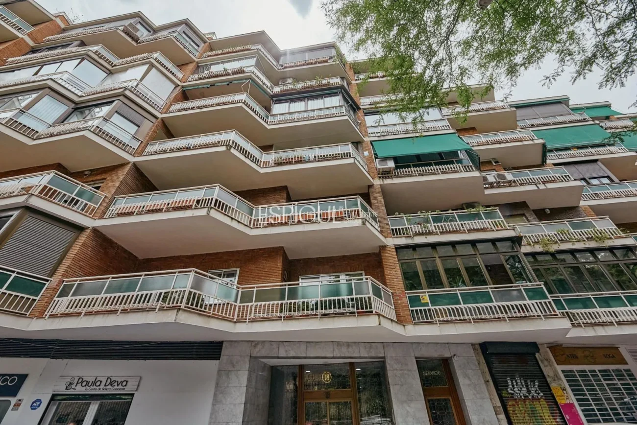 Apartment with terrace on Poeta Esteban Villegas street, Jeronimos