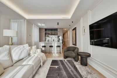 Piso exterior con terraza en Calle Leganitos, Palacio