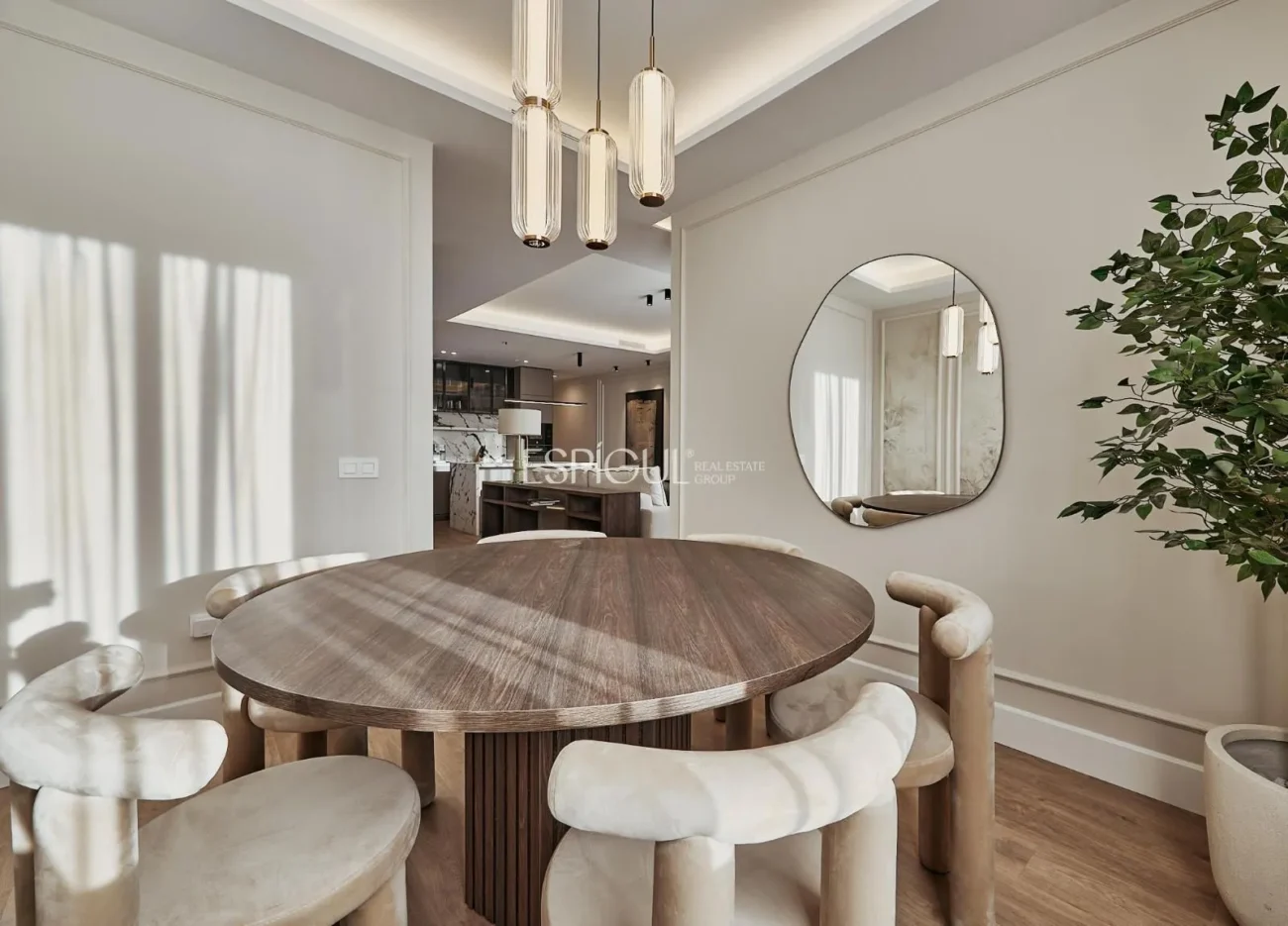 Piso exterior con terraza en Calle Leganitos, Palacio