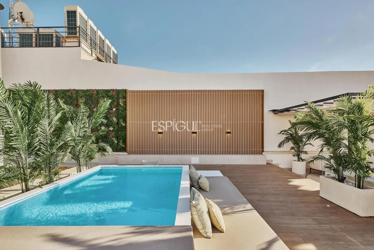 Piso exterior con terraza en Calle Leganitos, Palacio