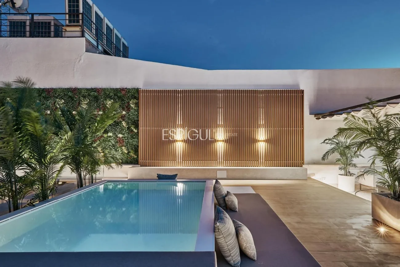 Piso exterior con terraza en Calle Leganitos, Palacio