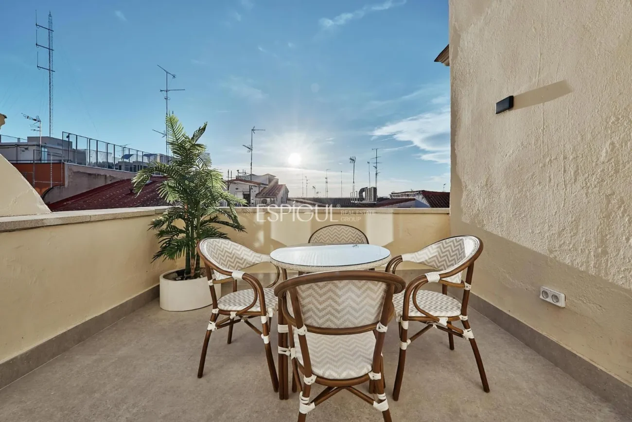 Piso exterior con terraza en Calle Leganitos, Palacio