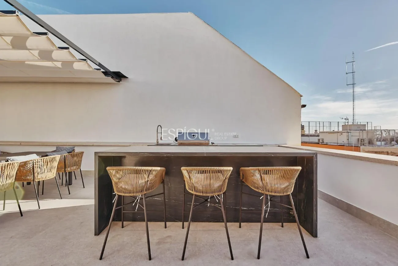 Piso exterior con terraza en Calle Leganitos, Palacio