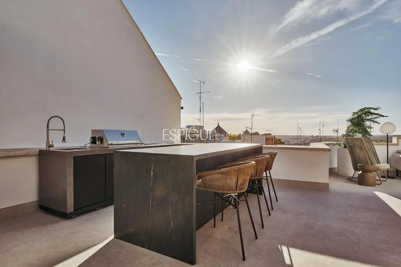 Piso exterior con terraza en Calle Leganitos, Palacio