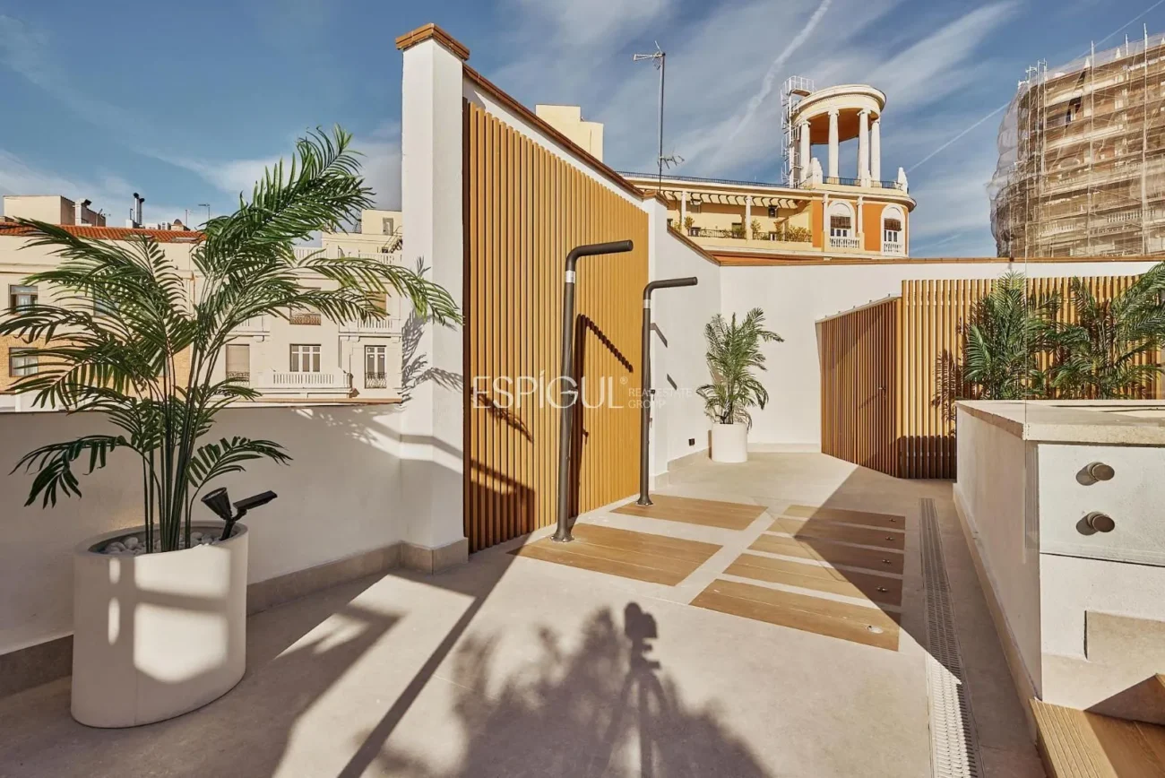 Piso exterior con terraza en Calle Leganitos, Palacio