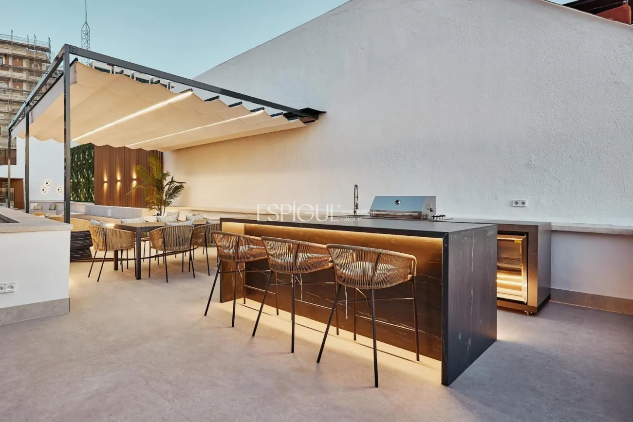 Piso exterior con terraza en Calle Leganitos, Palacio