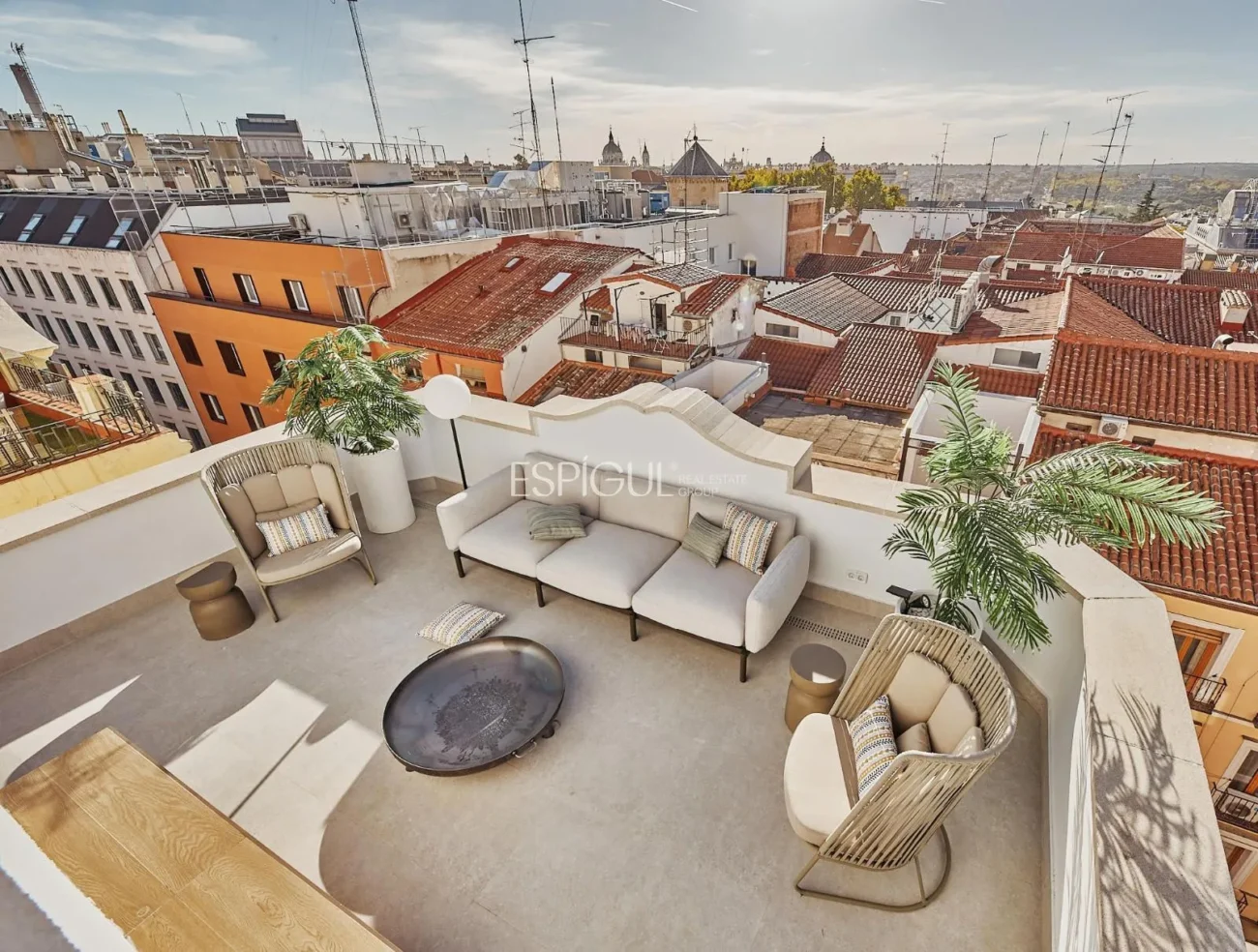 Piso exterior con terraza en Calle Leganitos, Palacio