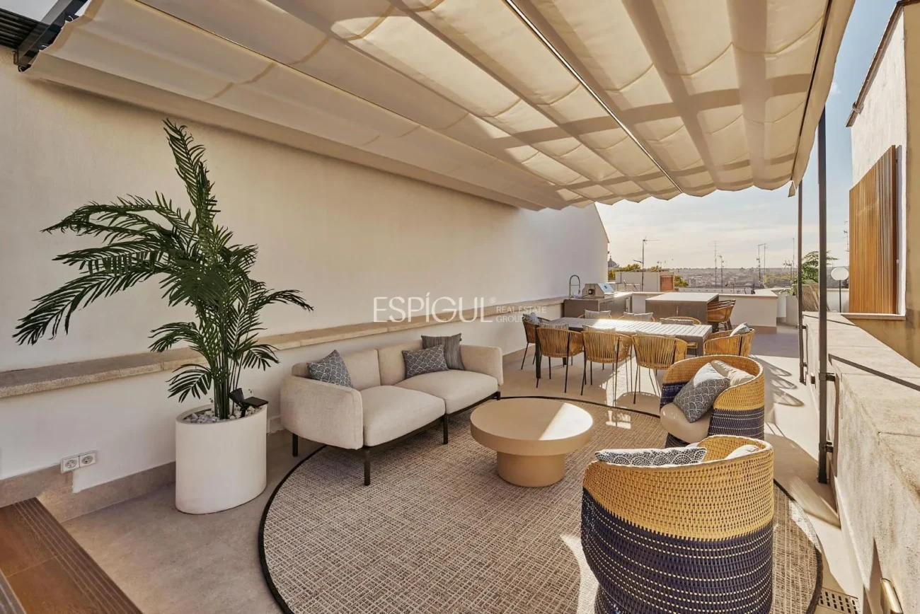 Piso exterior con terraza en Calle Leganitos, Palacio