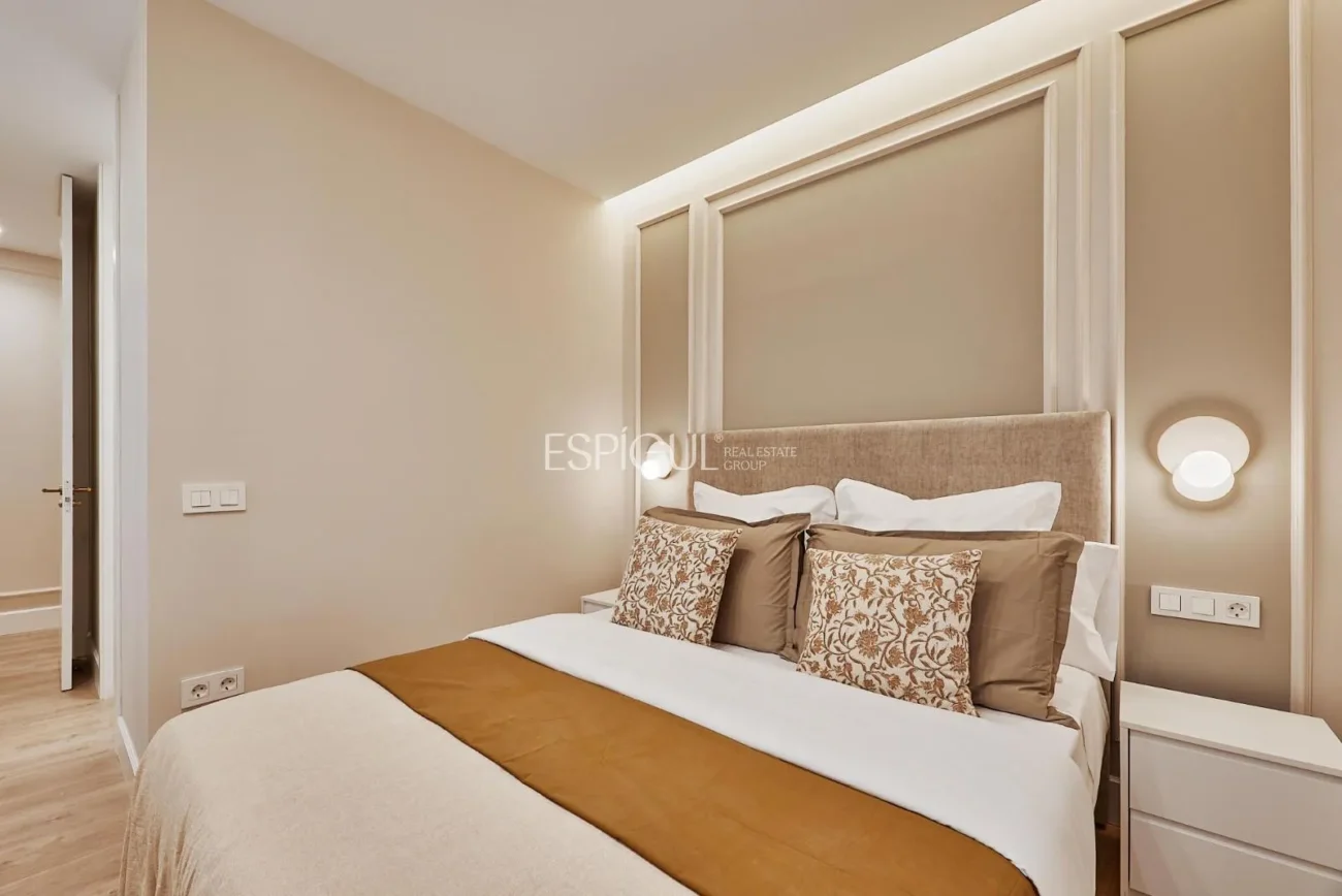 Piso exterior con terraza en Calle Leganitos, Palacio