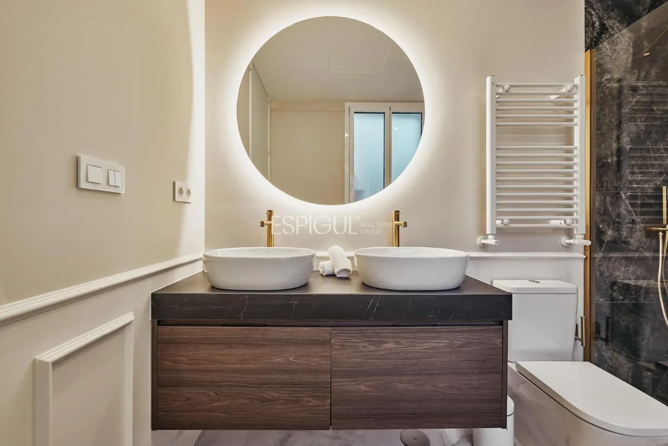 Piso exterior con terraza en Calle Leganitos, Palacio