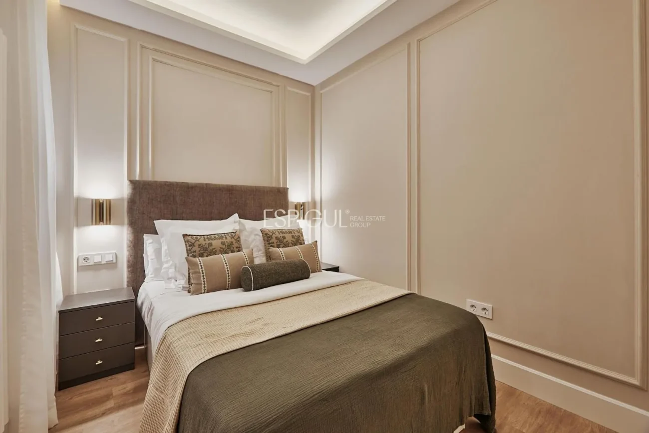 Piso exterior con terraza en Calle Leganitos, Palacio