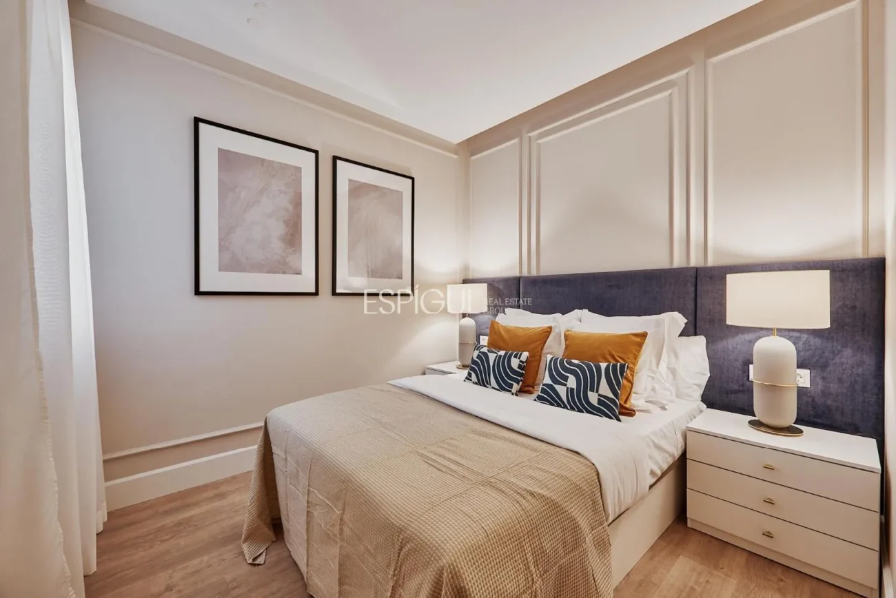 Piso exterior con terraza en Calle Leganitos, Palacio