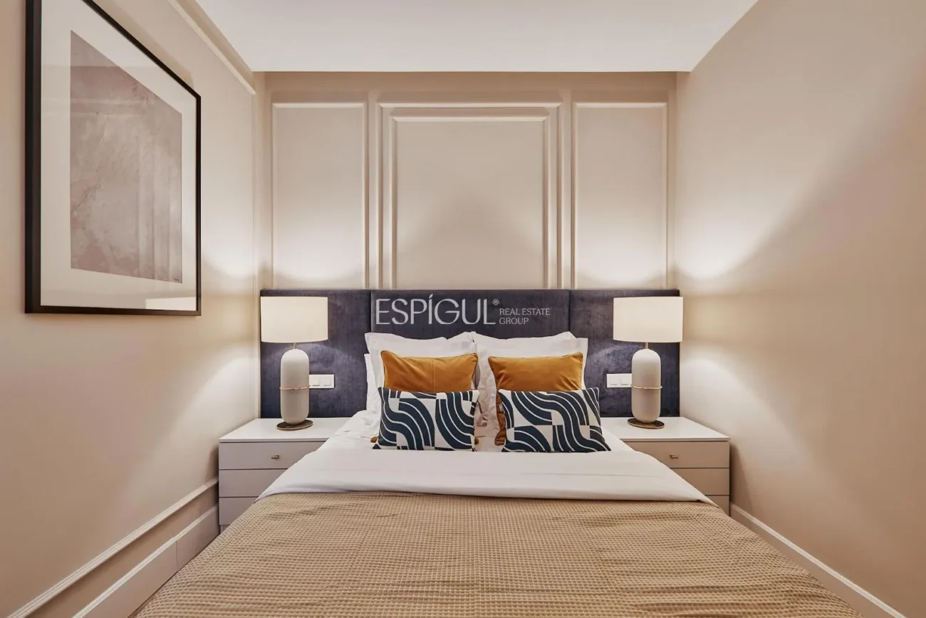 Piso exterior con terraza en Calle Leganitos, Palacio