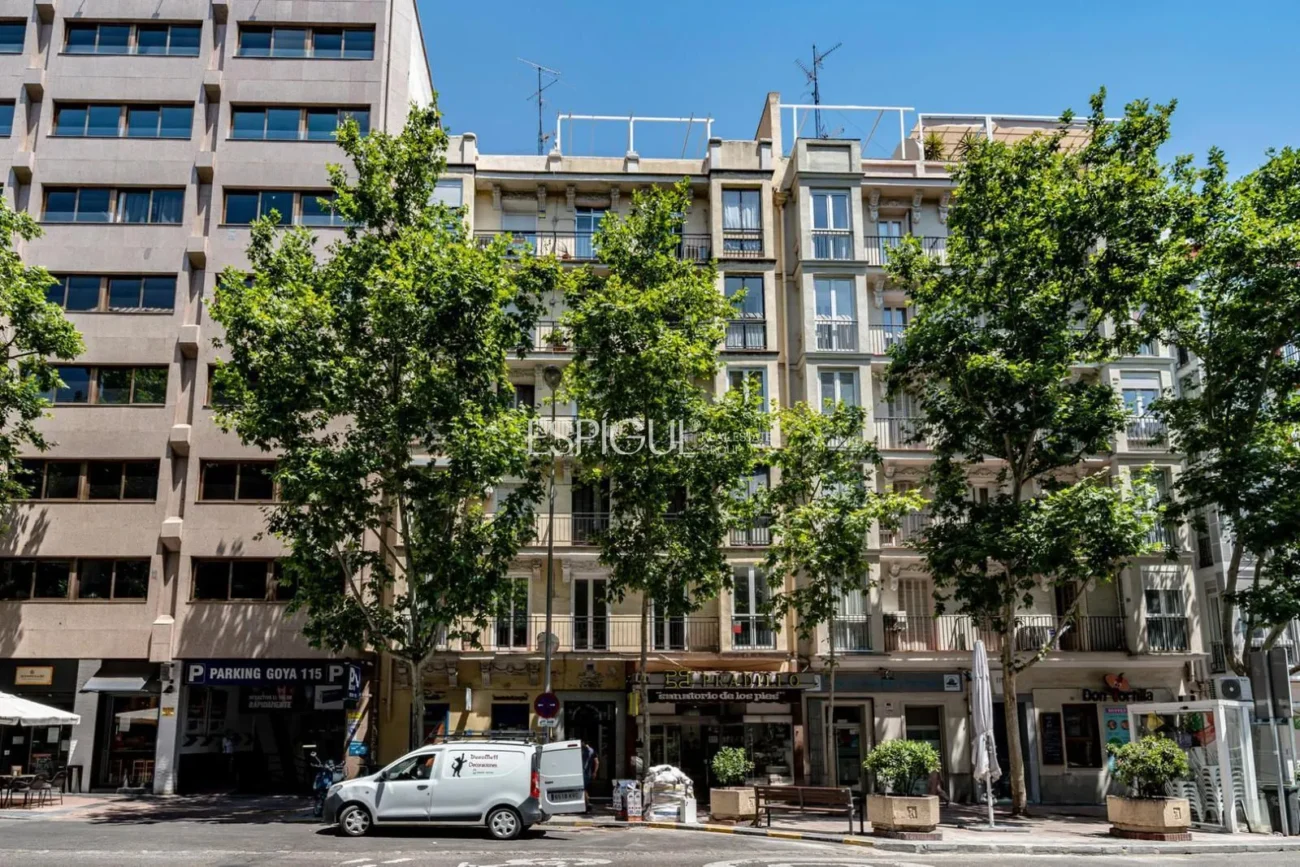 Exterior apartment on Goya Street, Salamanca District